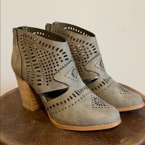Cute Heeled Booties 7.5 Gray Cut-outs